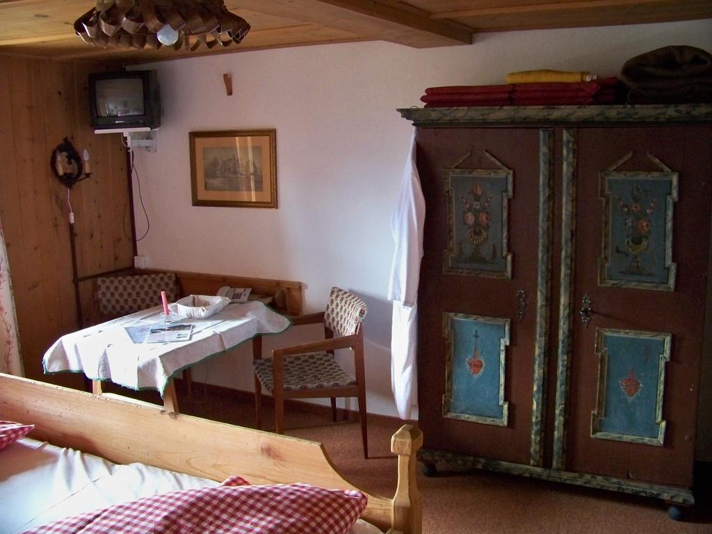 Gaestehaus Bichl Umhausen Room photo